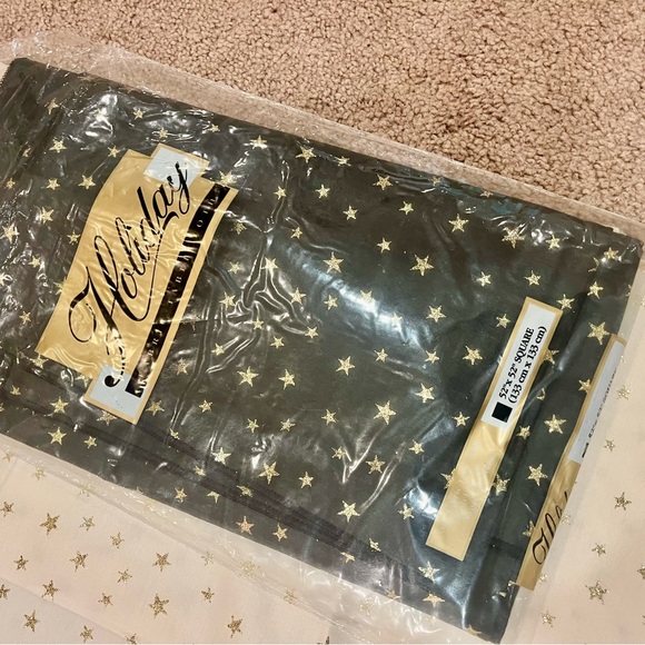 NEW Holiday 2 square Tablecloths & 6 Placemats. Black and Ivory with Gold stars. - Picture 3 of 10